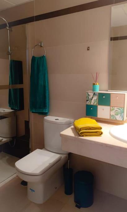 Apartment Bonito En Con Piscina
